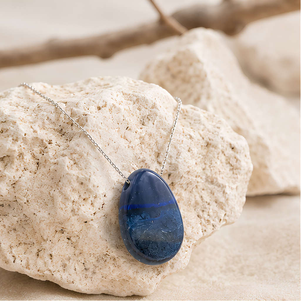 Pendentif en pierre percée de aventurine bleue naturelle