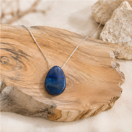 Pendentif en pierre percée de aventurine bleue naturelle, présentation du produit