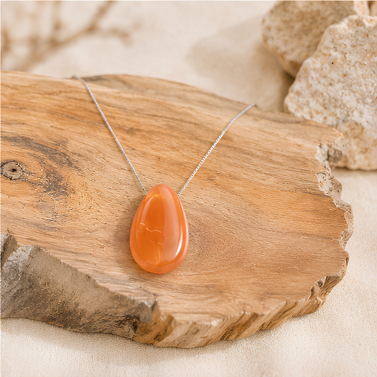 Pendentif en pierre percée de cornaline naturelle, présentation du produit