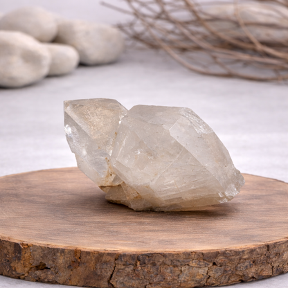Druse de Cristal de roche 237g Référence : DRU05, qualité AA, pierre de clarté et d'amplification énergétique.