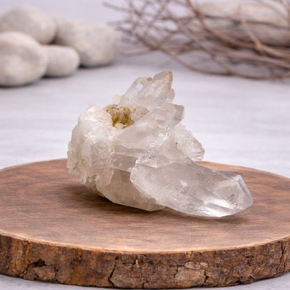 Druse de Cristal de roche 242g Référence : DRU09, qualité AA, pierre de clarté et d'amplification énergétique.