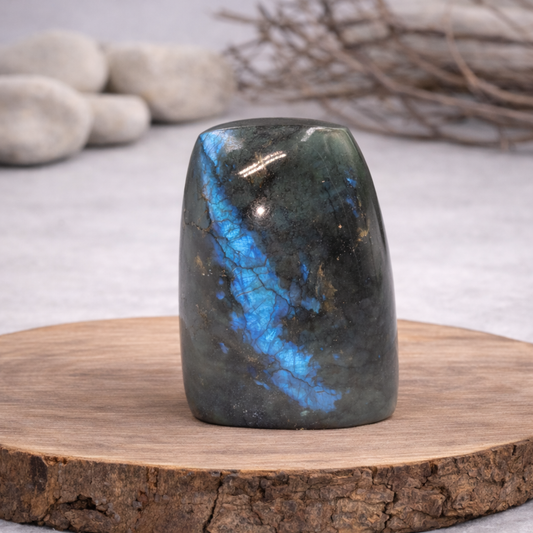 Forme libre Labradorite, référence LAB02 de 323g, qualité AA, pierre de protection et d'intuition.