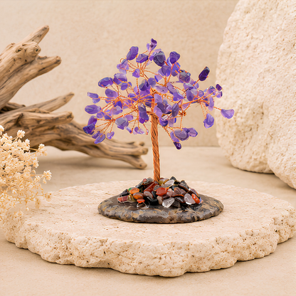 Petit arbre décoratif en pierres de améthyste, vue rapprochée