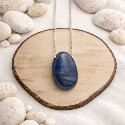 Pendentif pierre percée en Aventurine bleue, qualité A, pierre de sérénité et de clarté mentale.