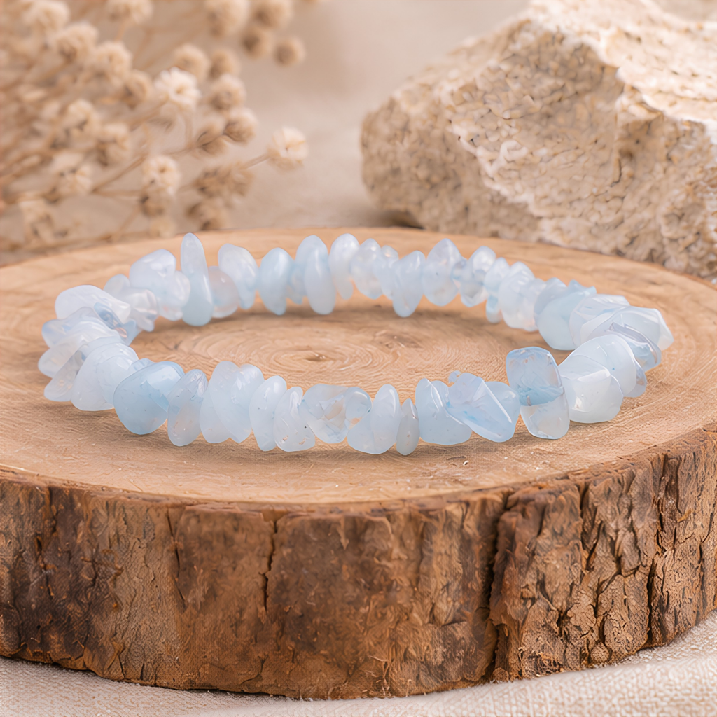 Bracelet baroque en aigue-marine naturelle, vue rapprochée