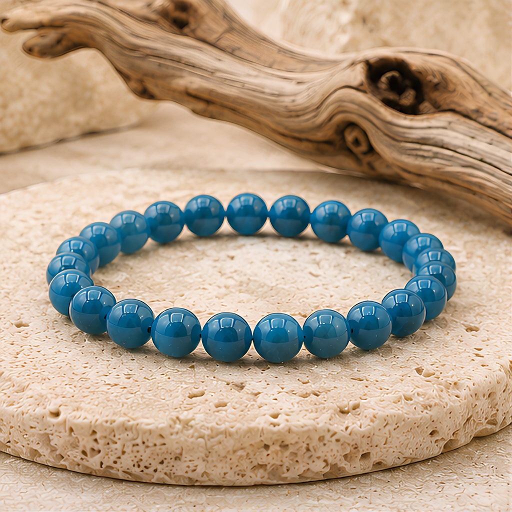 Bracelet en perles d’apatite bleue naturelle, 08 mm, vue rapprochée