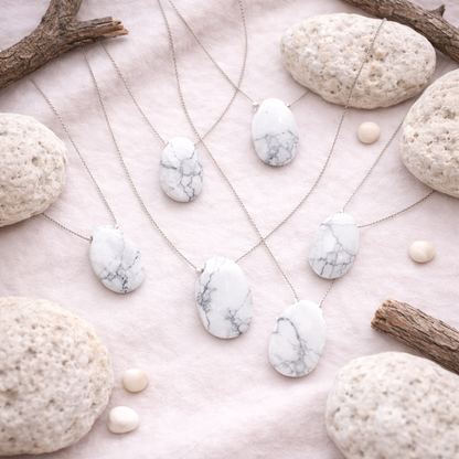 Pendentif pierre percée en Howlite blanche, qualité AB, pierre de calme et de sagesse.