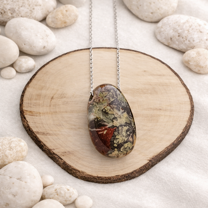Pendentif pierre percée en Jaspe sang de dragon, qualité A+, pierre de force et de courage.