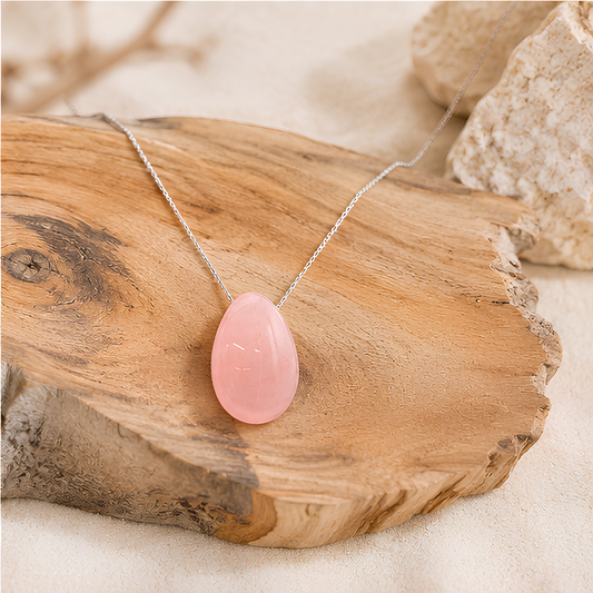 Pendentif pierre percée en quartz rose naturel avec chaîne en acier inoxydable