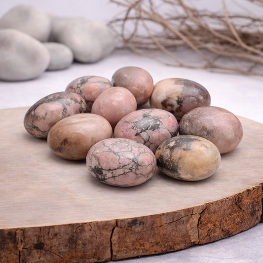 Pierre roulée de rhodonite, 25g, entre 2 et 3 cm, qualité A+, pierre d'équilibre émotionnel et de stabilité intérieure.